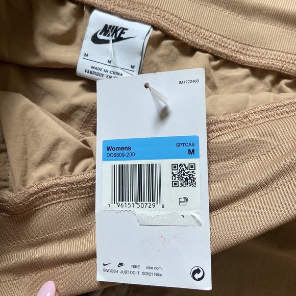 NIKE Women’s Woven High-Waisted Curve Pants SZ M NWT - Picture 8 of 8